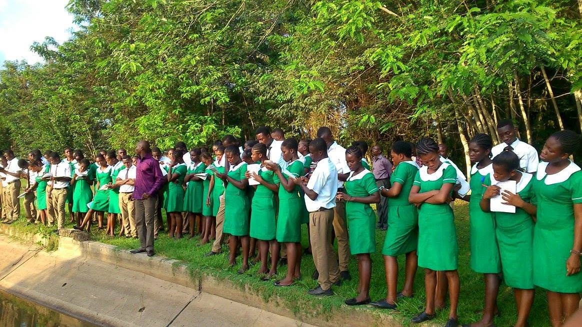 Nursing students walking through the College of Nursing and Midwifery, Ntotroso campus